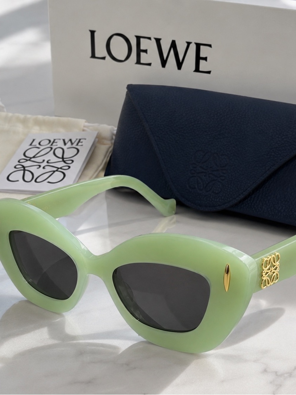 Loewe LW40127I Anagram Cat Eye Sunglasses Light Green 95A NWT Authentic